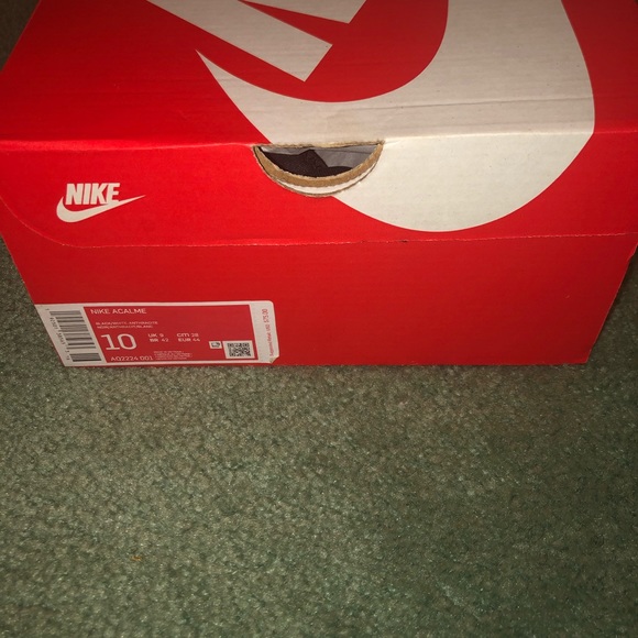 Nike Shoes - Picture 4 of 9